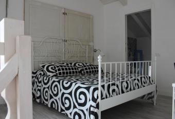 Angels Home A  n D has Balcony rooms