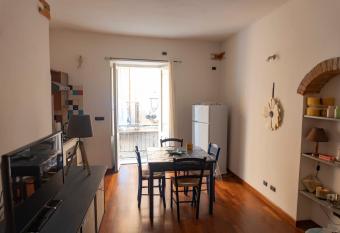 A 2 passi allows 18 year olds to book a room