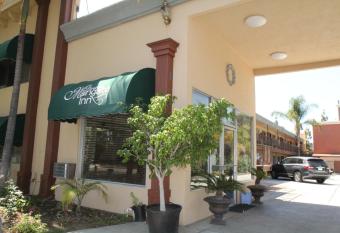 Anaheim Maingate Inn allows 18 year olds to book a room