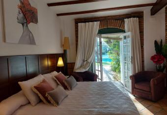 Hotel Don Gonzalo allows 18 year olds to book a room