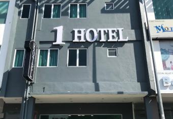 1 Hotel Mahkota Cheras allows 18 year olds to book a room