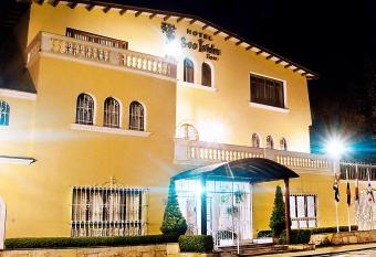 Hotel San Isidro Inn allows 18 year olds to book a room