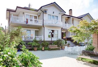 Guest House Sofia has Balcony rooms