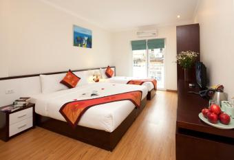 Rising Dragon Estate Hotel has Balcony rooms