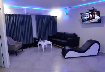 Spat Business Holon has rooms with a private hot tub