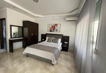 Villa Elsa has Balcony rooms