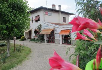 Hostellerie du Parc has Balcony rooms