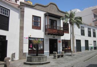 Apartamentos La Fuente allows 18 year olds to book a room