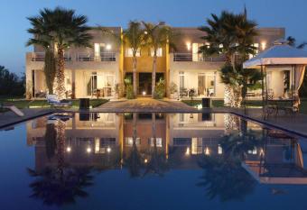 Palais Ambrine has Smoking/Balcony rooms