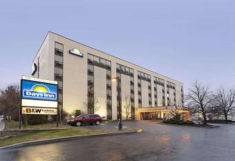 Days Inn by Wyndham Ottawa West allows 18 year olds to book a room