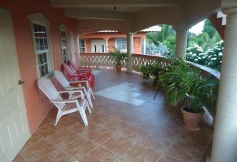 Islanders Place has Balcony rooms