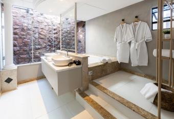 HM Hotel has rooms with a private hot tub