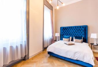 K  te Haus allows 18 year olds to book a room