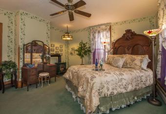 Sutherland House Victorian Bed And Breakfast has Balcony rooms