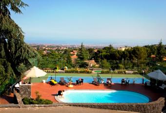 Etna Hut allows 18 year olds to book a room