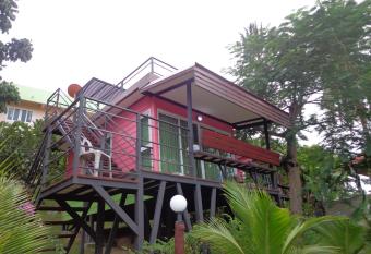 Hill Zone Home Stay by Little Paradise allows 18 year olds to book a room