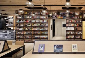 LAMP LIGHT BOOKS HOTEL nagoya has Balcony rooms