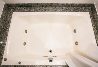 Scorial Rio Hotel has rooms with a private hot tub