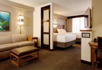 Hyatt Place Charlotte Airport/Lake Pointe allows 18 year olds to book a room