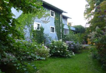 La Casa Blu di Monasteto allows 18 year olds to book a room