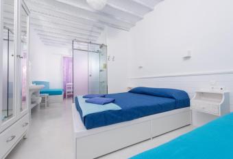 Mumua Studios has Balcony rooms