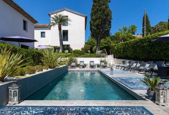 Hotel le Mandala allows 18 year olds to book a room