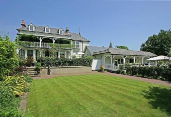 Wingrove House allows 18 year olds to book a room