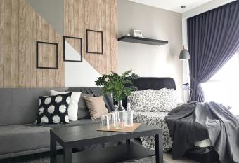 Pinnacle PJ @ Penguin Homes allows 18 year olds to book a room