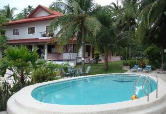 Las Flores Beachside Hotel has Balcony rooms