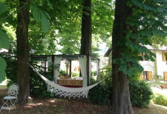 A o So   B&B allows 18 year olds to book a room