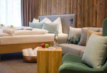 Hotel Der Waldhof has Balcony rooms