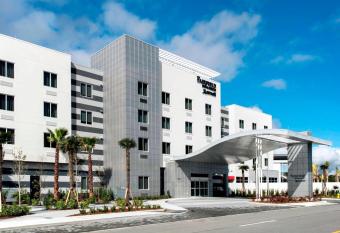 Fairfield Inn & Suites by Marriott Daytona Beach Speedway/Airport allows 18 year olds to book a room
