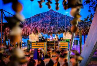 The Wizard & Bar BARU has Balcony rooms