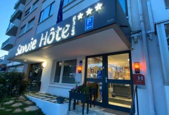 Savoie Hotel aux portes de Gen  ve has Balcony rooms