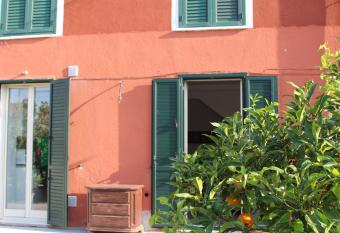 Aeroporto Bellini Rooms has Smoking/Balcony rooms