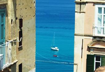 B&B The Tower has rooms with a private hot tub