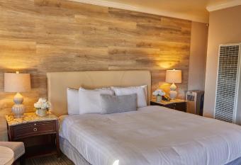 Inn By The Bay Monterey has Balcony rooms