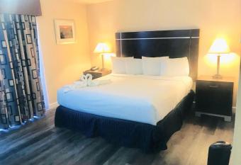 Harbor House Inn has Balcony rooms