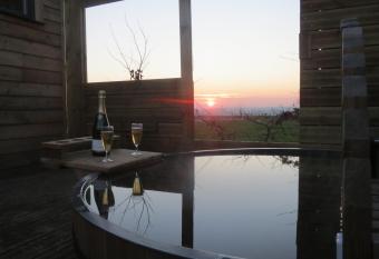 Camping Ferme des Saules allows 18 year olds to book a room