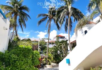 Pelicano Inn Playa del Carmen - Beachfront Hotel has rooms with a private hot tub