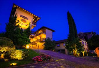 Cammino Della Serra has Balcony rooms