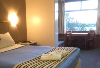 Riverview Motor Inn allows 18 year olds to book a room