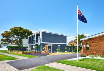 Cobblestone Court Motel allows 18 year olds to book a room