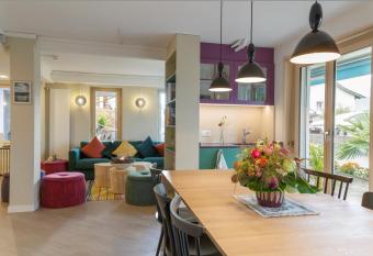 Wanderlust Guesthouse has Balcony rooms