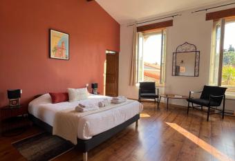 Domaine De La Tannerie chambres d h  tes et appartements has rooms with a private hot tub