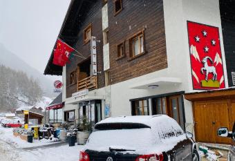 Qi-Lin Hotel Restaurant has Balcony rooms