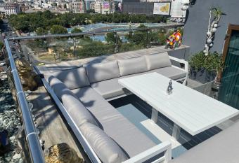 PENTHOUSE COMPLEX 5 Apartments has rooms with a private hot tub