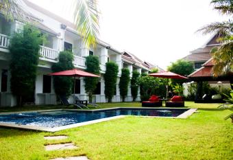 Palm Grove Resort, Pattaya has Balcony rooms