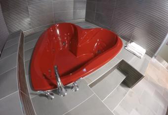 Red Carpet Inn Elmwood has Smoking rooms