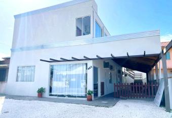 Villa Sambaqui allows 18 year olds to book a room